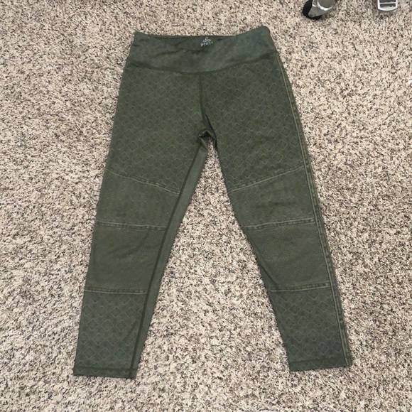 PrAna Moto Cropped Leggings Size Medium Cargo Green Mixed Floral Print - Picture 2 of 9